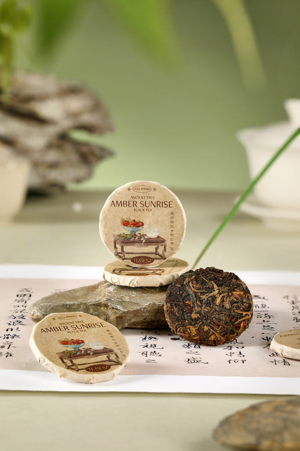2024 Amber Sunrise soltørret sort te, mini kager 7g