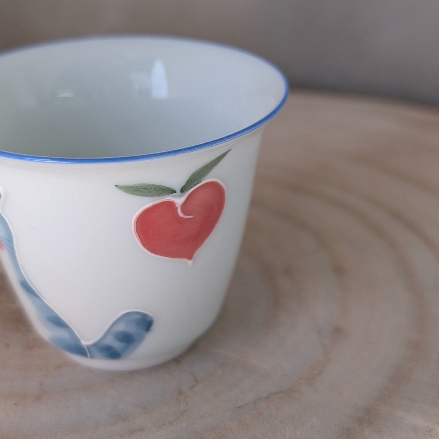 Met de hand beschilderde katten- en perziken porseleinen theekopje 50ml
