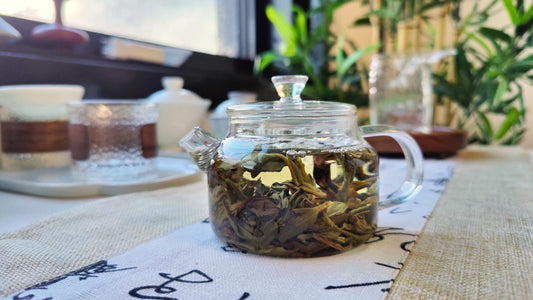 4 Reasons To Steep Pu Erh & Oolong Tea in a Glass Teapot