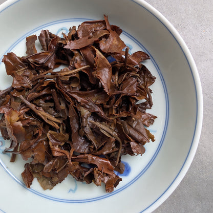 white tea leaves 