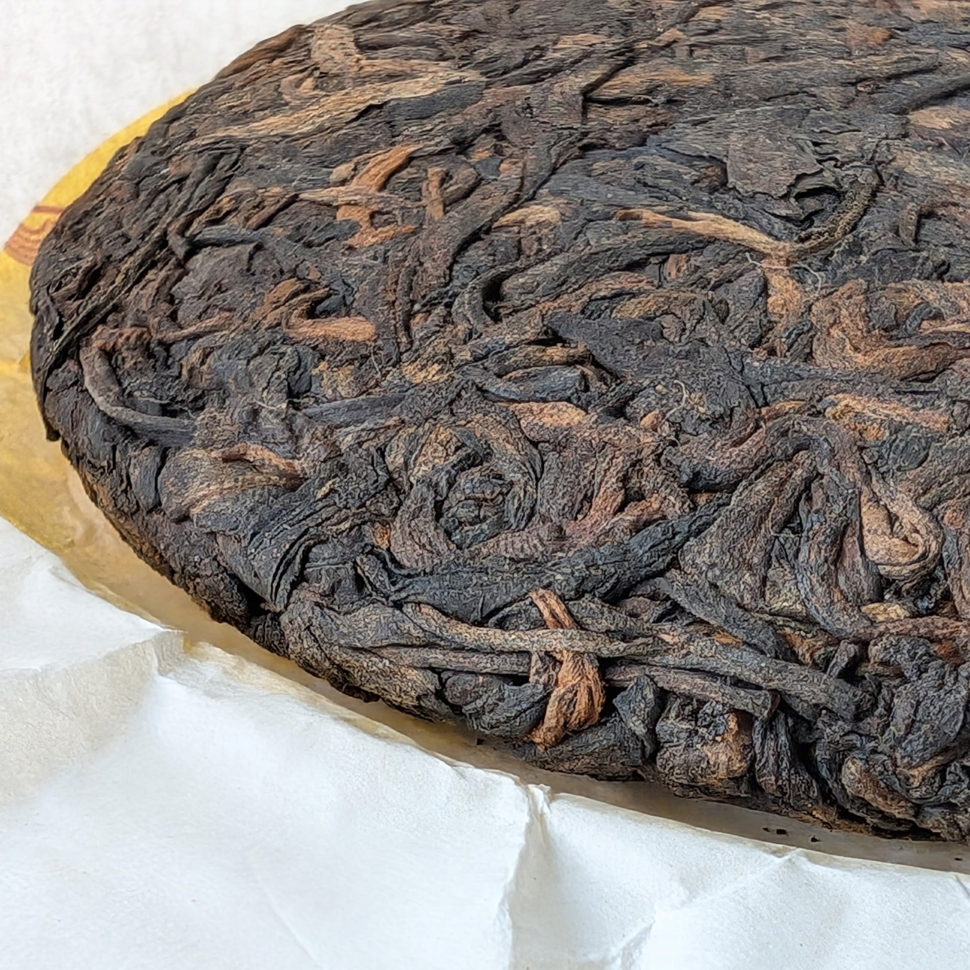 Menghai Ripe Pu Erh Cake leaves detail1