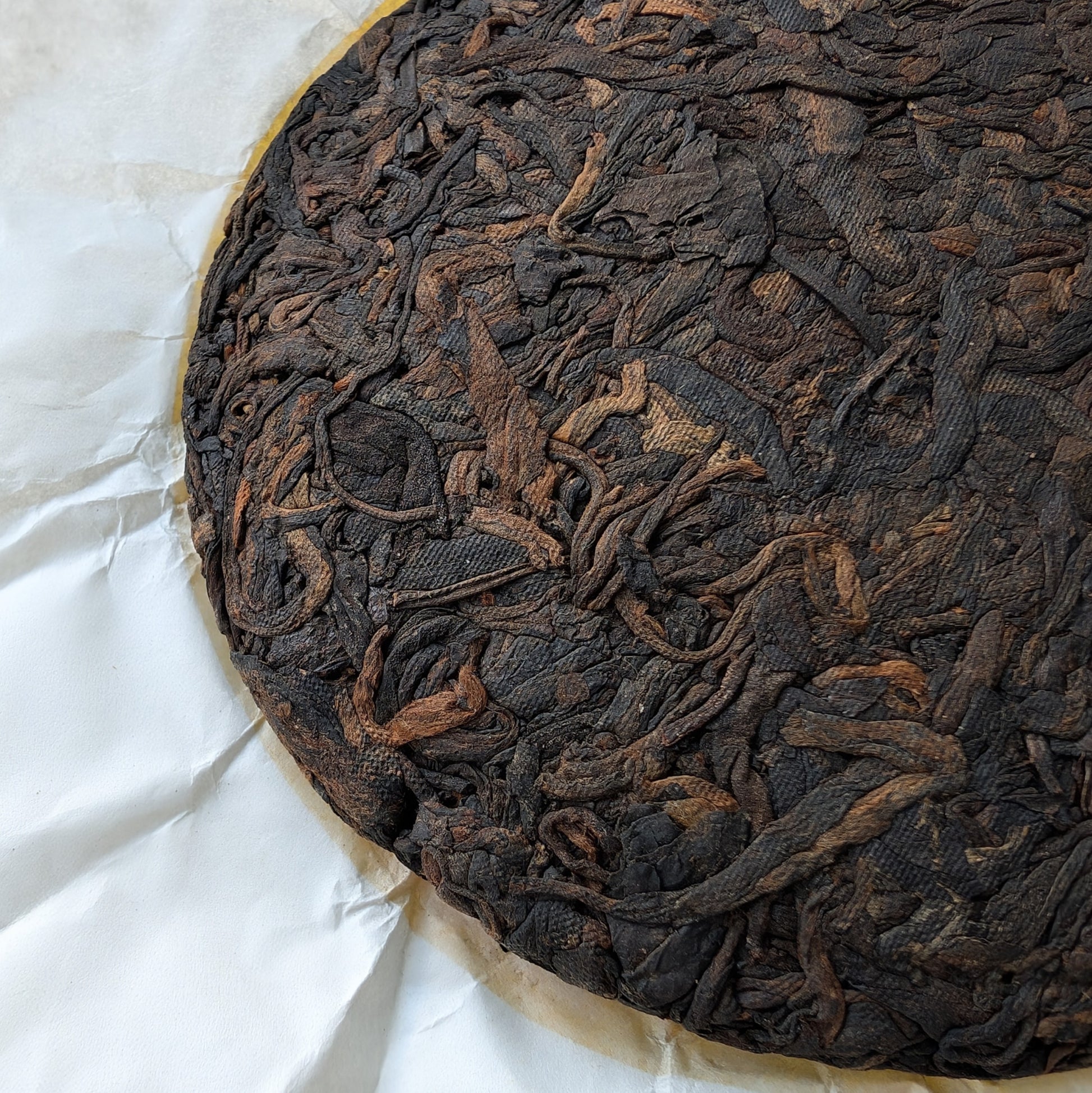 Menghai Ripe Pu Erh Cake leaves detail2