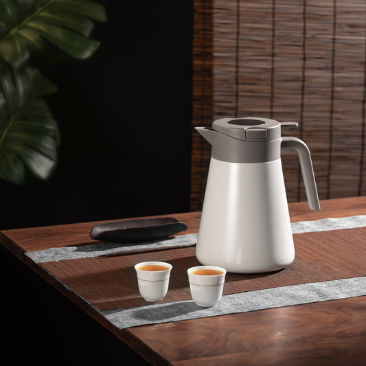 Vacuum Thermos Jug, Teapot with Strainer/Infuser 1.3 Litre white