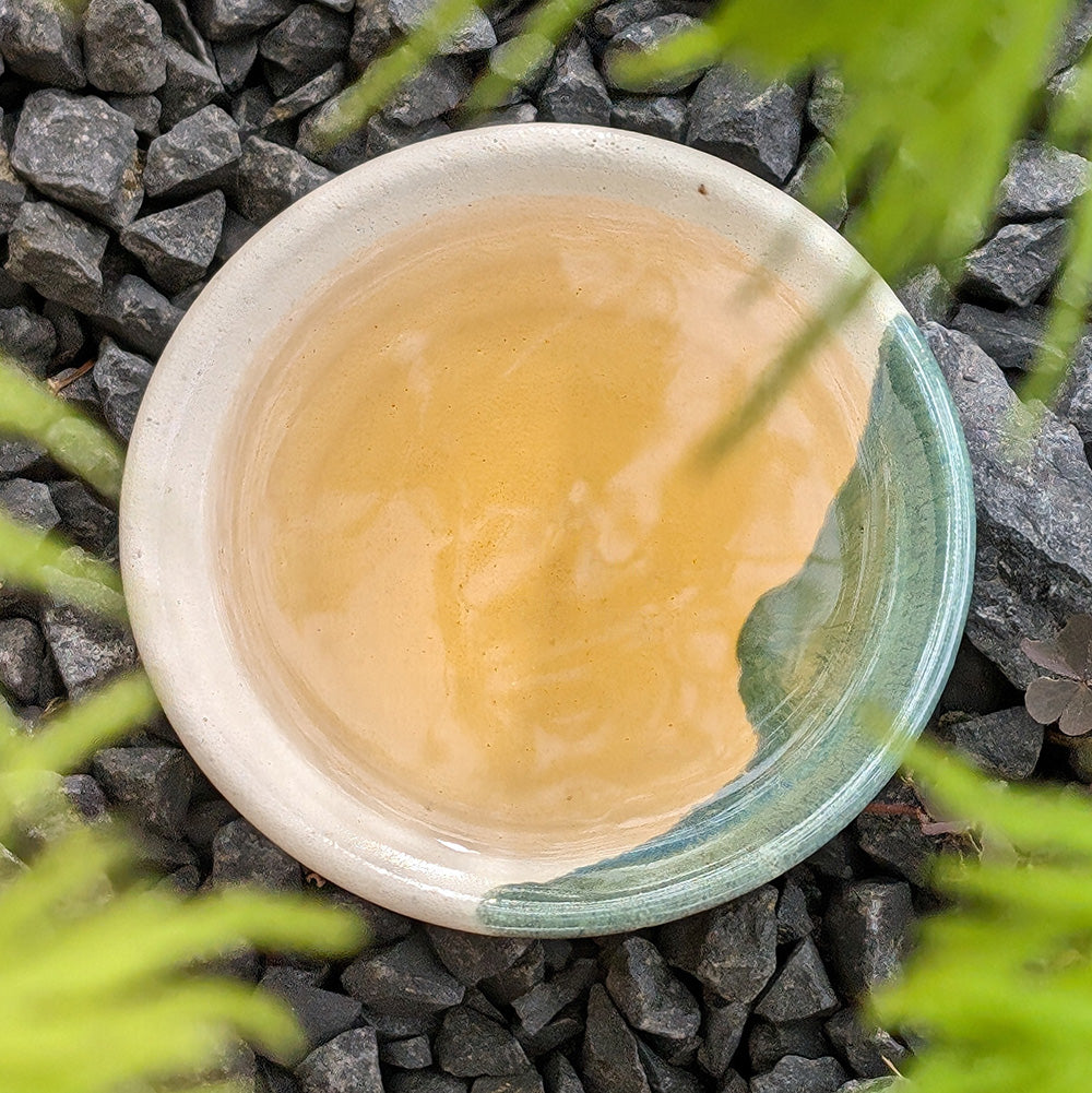 Tazza da tè bianca e verde, a forma piatta da 55 ml