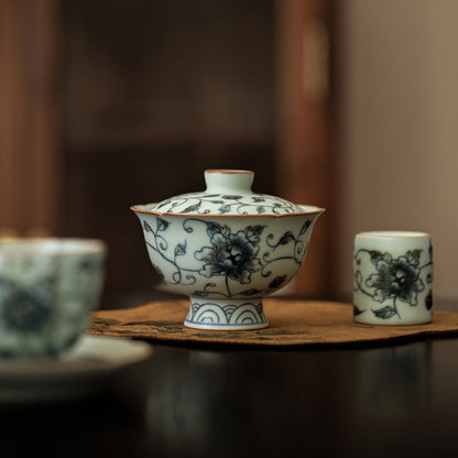 ceramic gaiwan with flower decoration