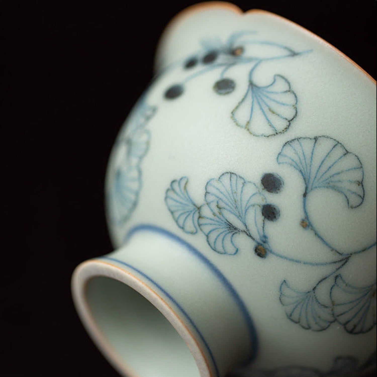 retro' style gaiwan with ginko leaves 