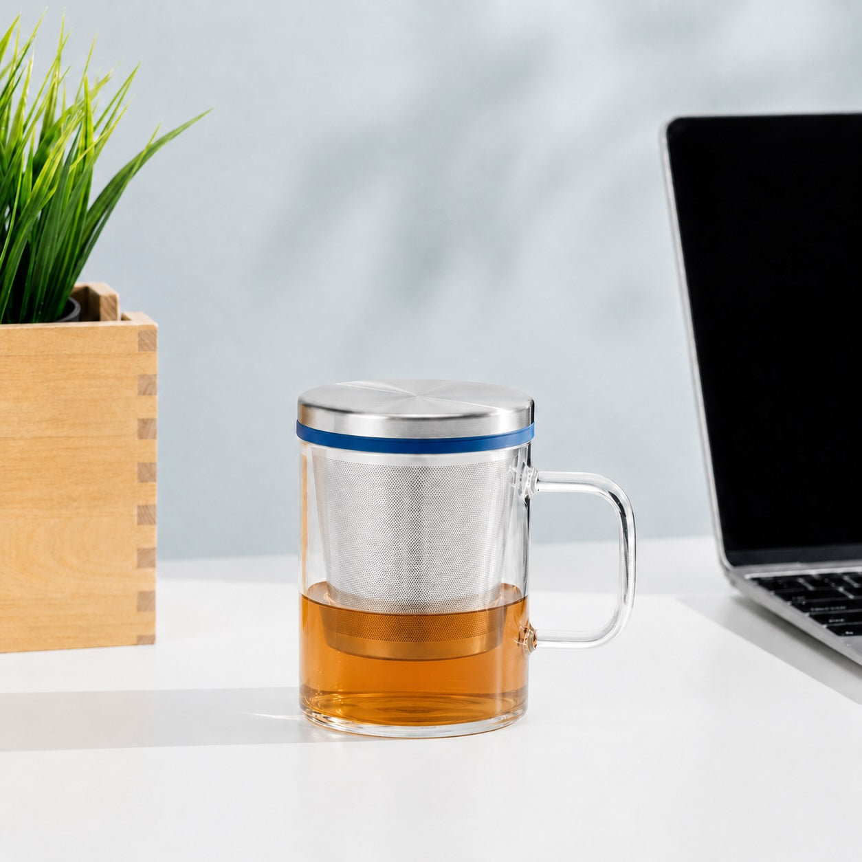 كوب مصفاة شاي زجاجي مع مصفاة وغطاء، أزرق كلاسيكي 350 مل