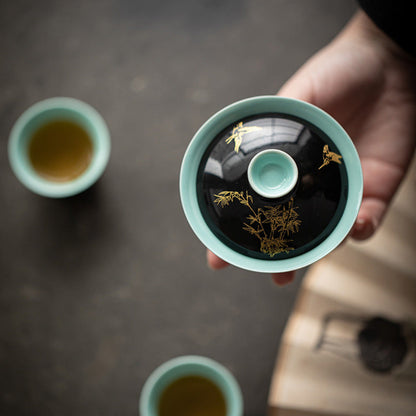 brewing raw pu erh tea with a black gaiwan