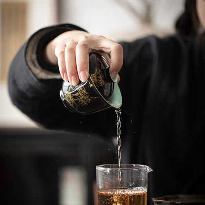 pouring raw pu erh with a gaiwan, gongfu tea brewing gaiwan 