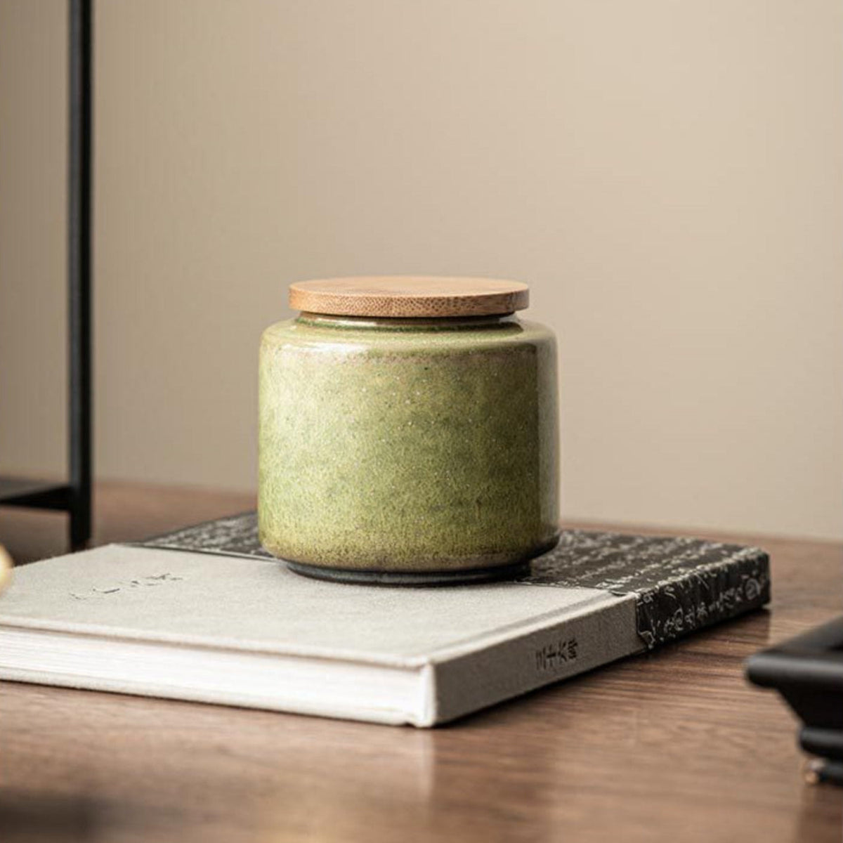 Ceramic Chinese Tea Caddy for Loose Tea with Bamboo Lid