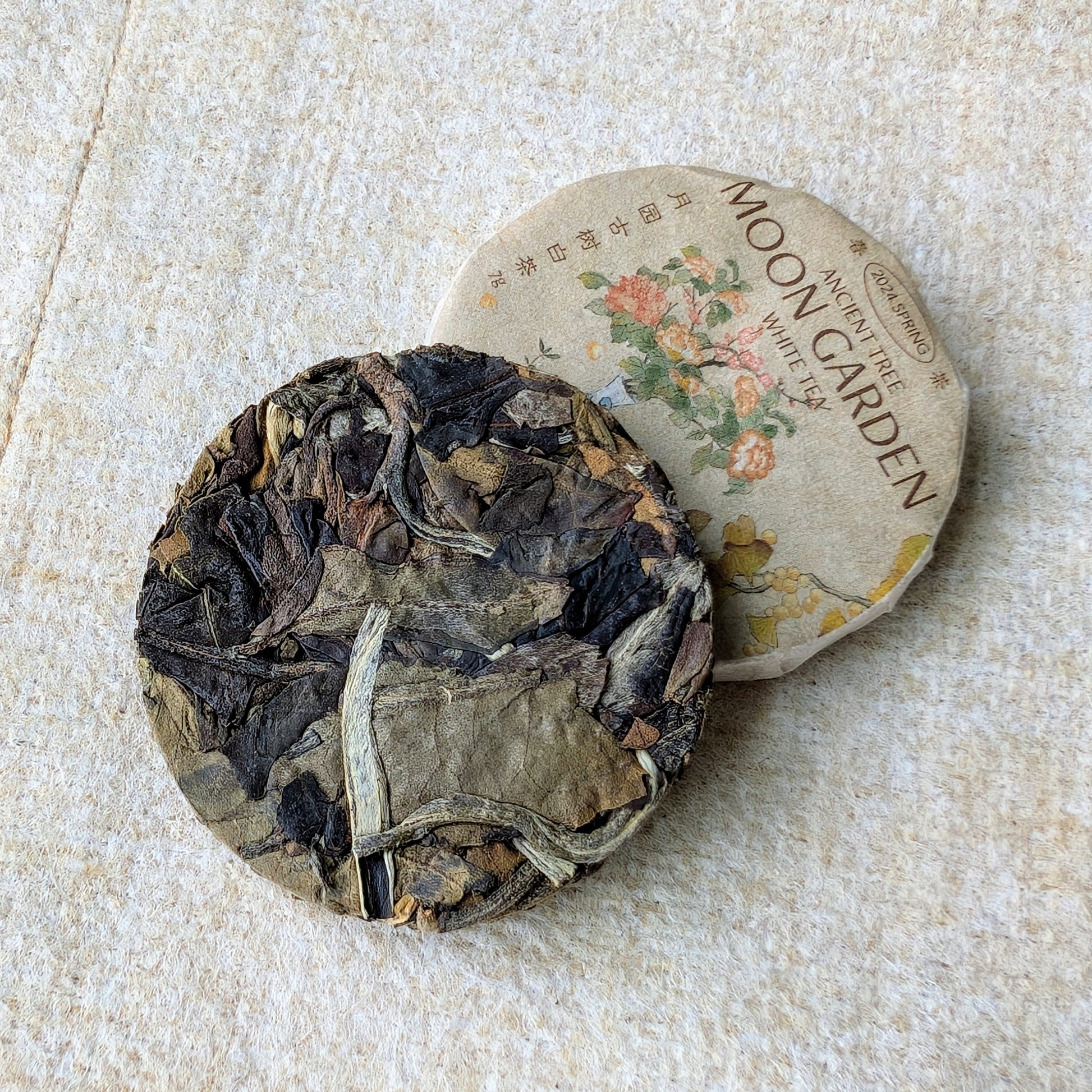 moon garden white tea mini cake detail