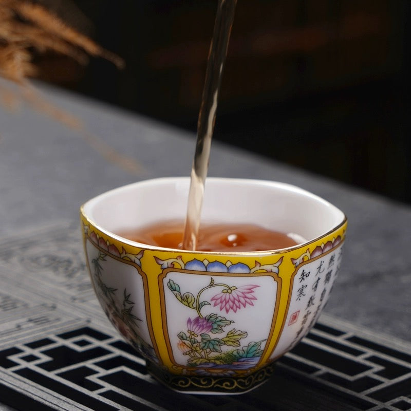 Mistrzowska porcelanowa filiżanka do herbaty