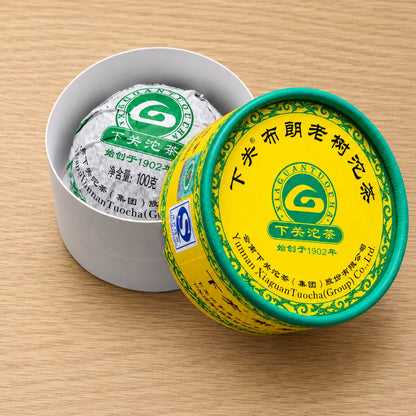 2011 Xiaguan Bulang vanhojen teepuiden raaka pu'er-tuochatee 100g